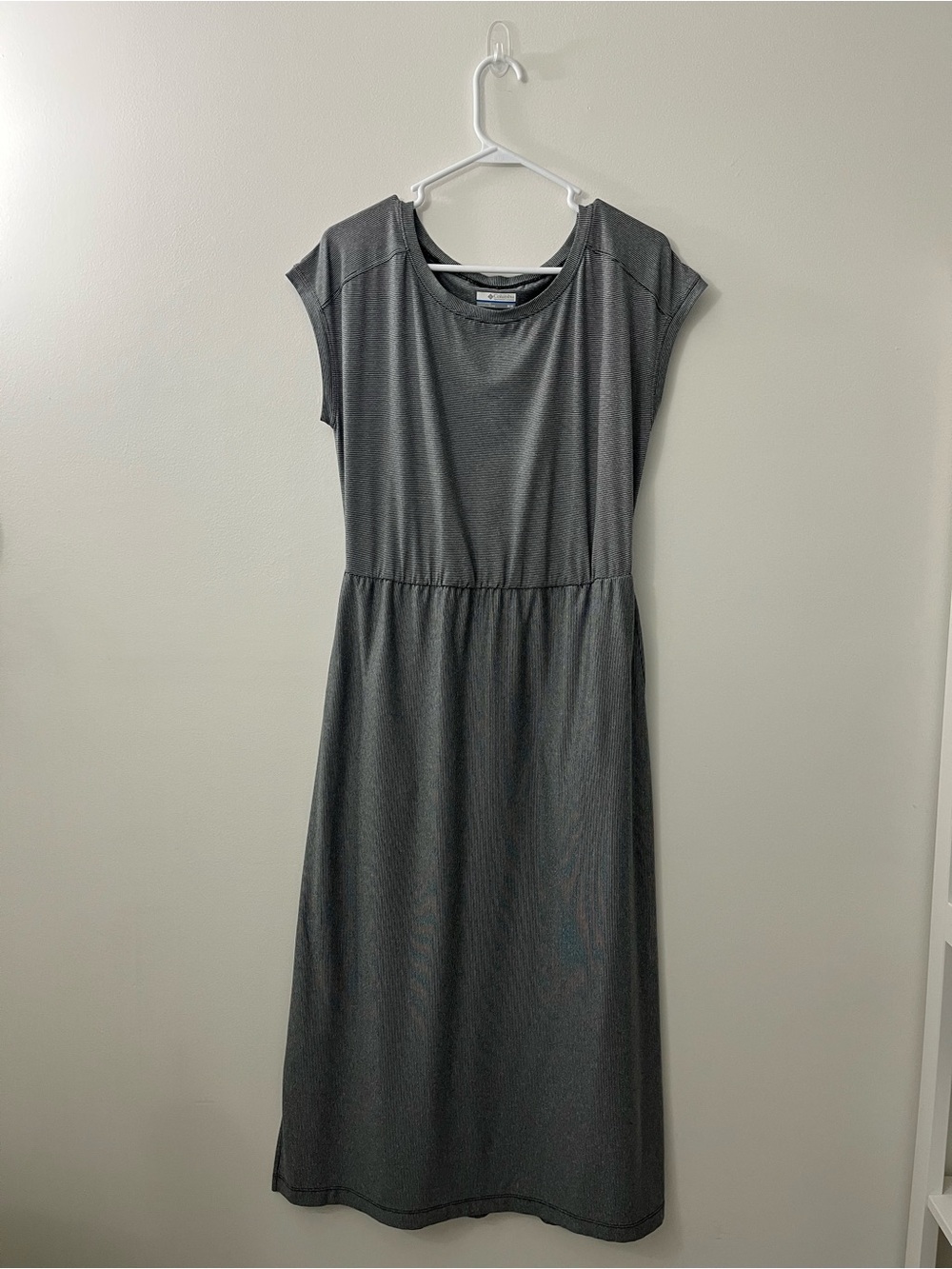 Columbia Casual Gray Cap-Sleeve Midi Dress size medium